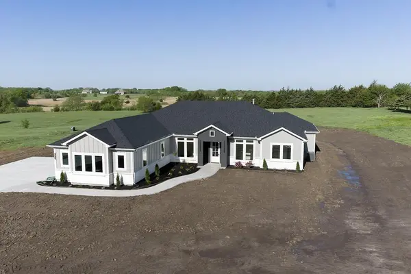 17965 235th ST, Tonganoxie, KS 66086