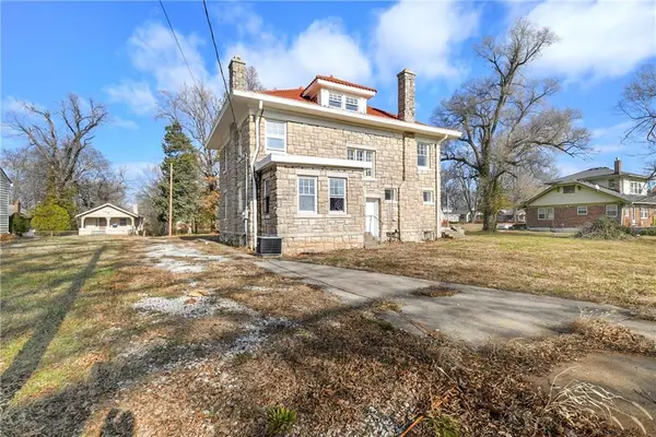 4215 E 61st ST, Kansas City, MO 64130