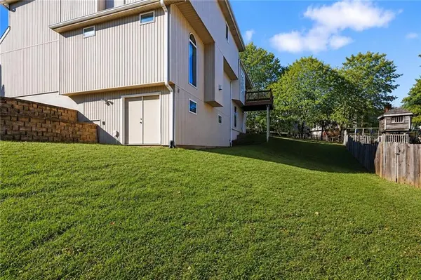 6958 N Atkins AVE, Kansas City, MO 64152
