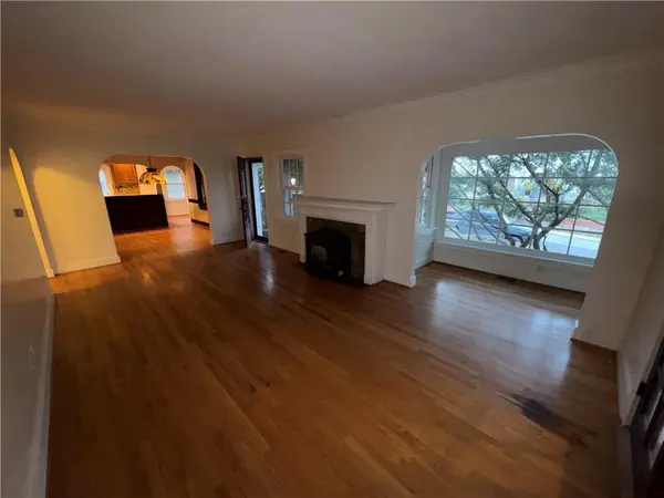 3700 E Roanoke DR, Kansas City, MO 64111