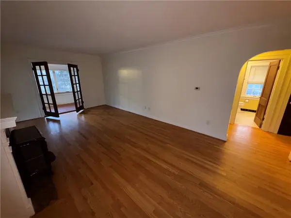 3700 E Roanoke DR, Kansas City, MO 64111