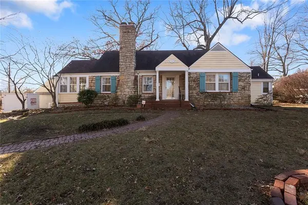 1954 S Lake TER, Independence, MO 64055