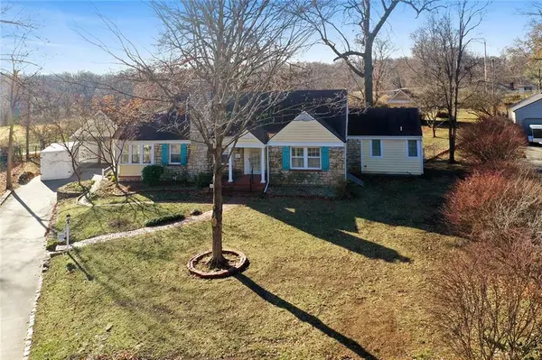 1954 S Lake TER, Independence, MO 64055