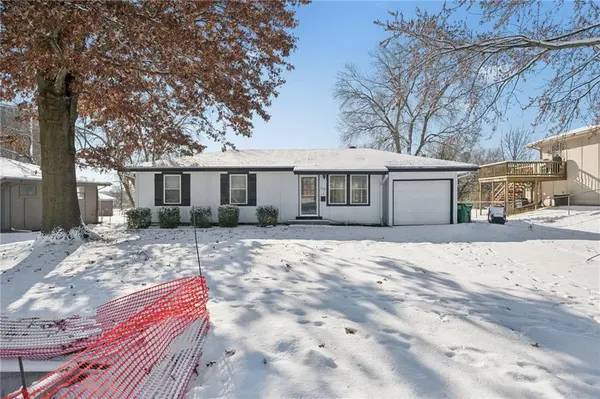 103 W Edgewood DR, Edgerton, KS 66201