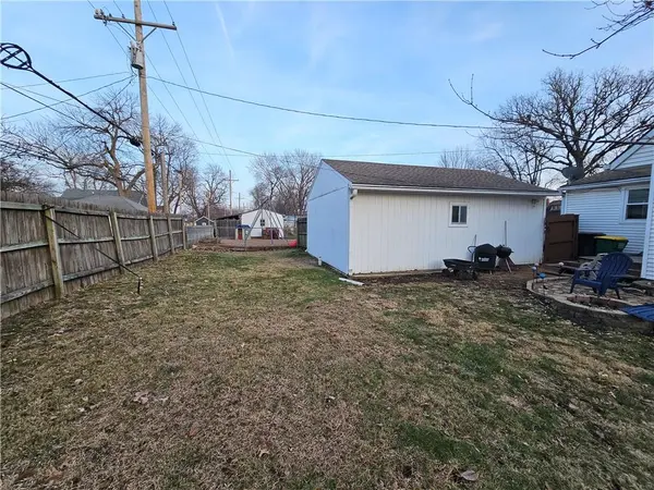 138 W WARREN ST, Gardner, KS 66030