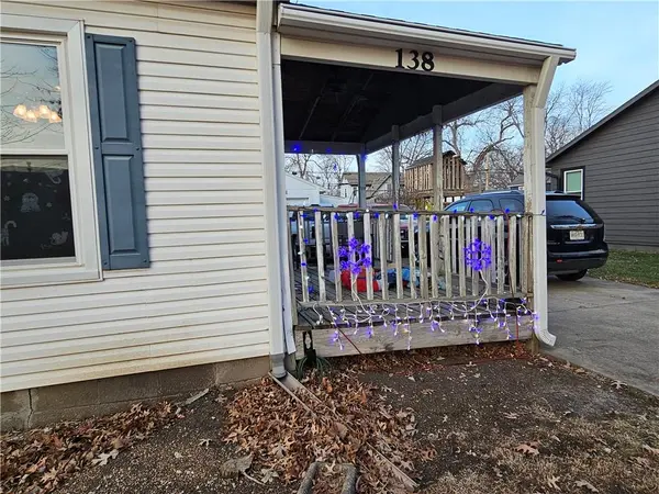 138 W WARREN ST, Gardner, KS 66030