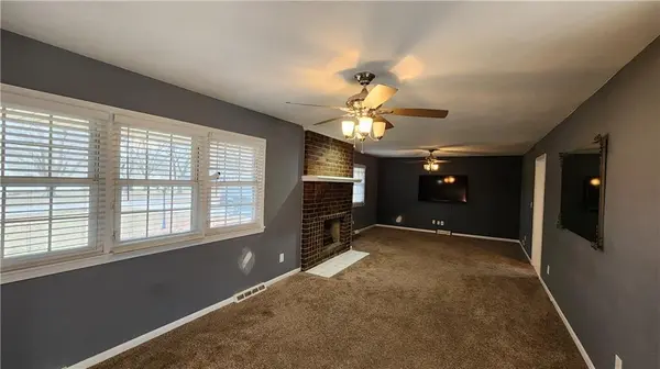 908 Harr Grove RD, Peculiar, MO 64078