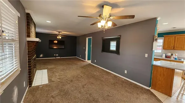908 Harr Grove RD, Peculiar, MO 64078