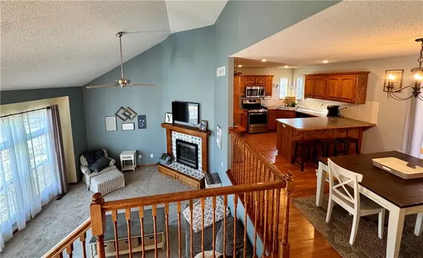 300 N Hickory ST, Gardner, KS 66030