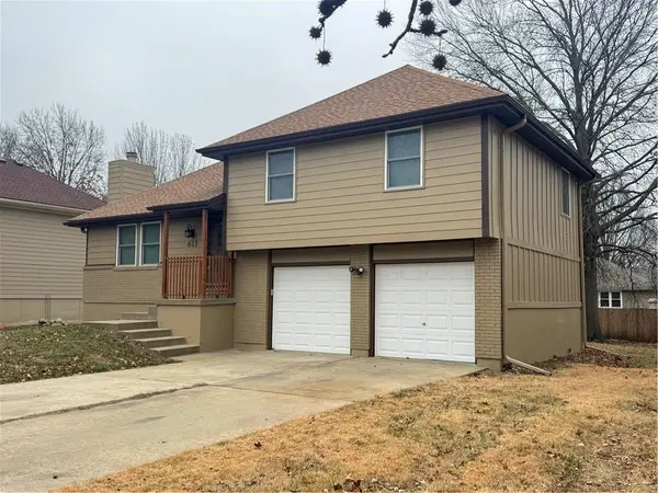 613 SE Westwind DR, Lee's Summit, MO 64063