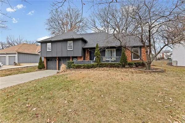 11716 W 101st ST, Overland Park, KS 66214