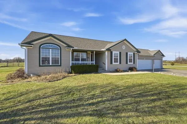 9801 E Seville CIR, Peculiar, MO 64078