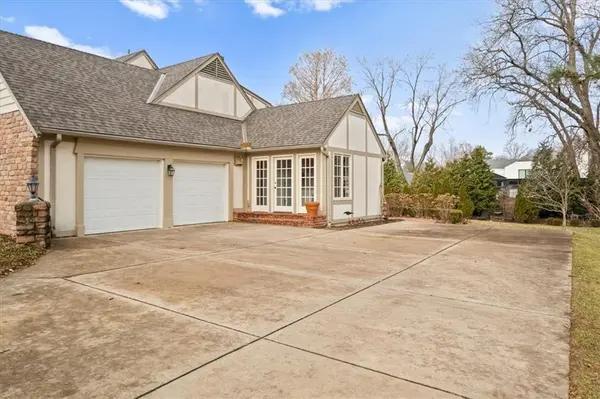 4600 W 87th PL, Prairie Village, KS 66207
