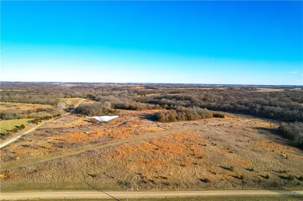 535 RD, Darlington, MO 64438