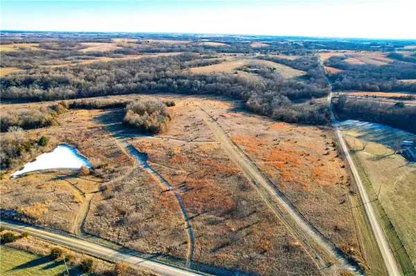 535 RD, Darlington, MO 64438
