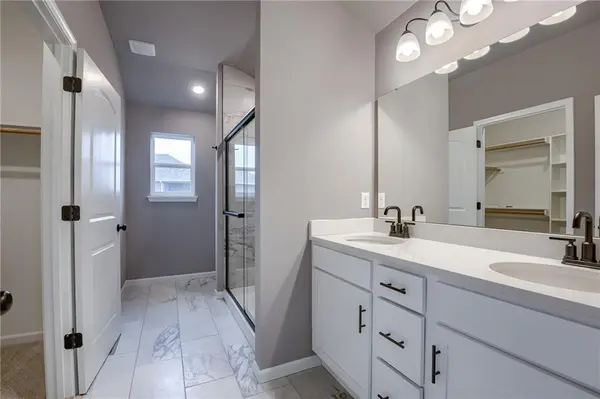 18490 W 205th TER, Spring Hill, KS 66083