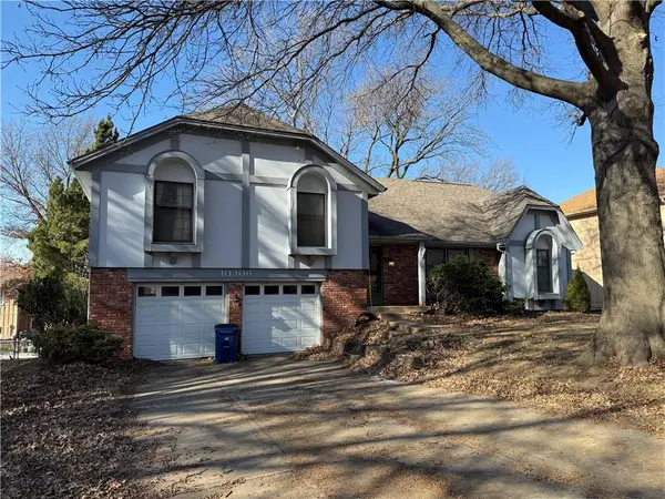 10306 Long ST, Overland Park, KS 66215