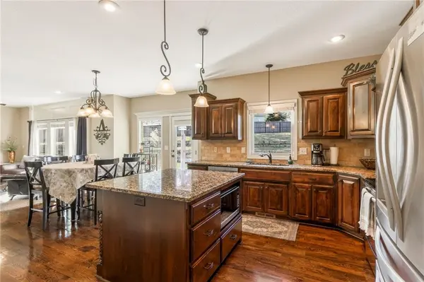 1702 Bay CT, Kearney, MO 64060