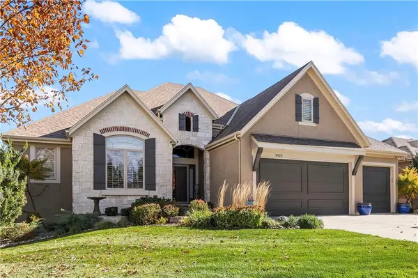 9425 Pinnacle ST, Lenexa, KS 66220
