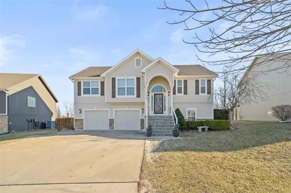 1015 NW 91 TER, Kansas City, MO 64155