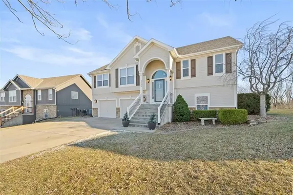 1015 NW 91 TER, Kansas City, MO 64155