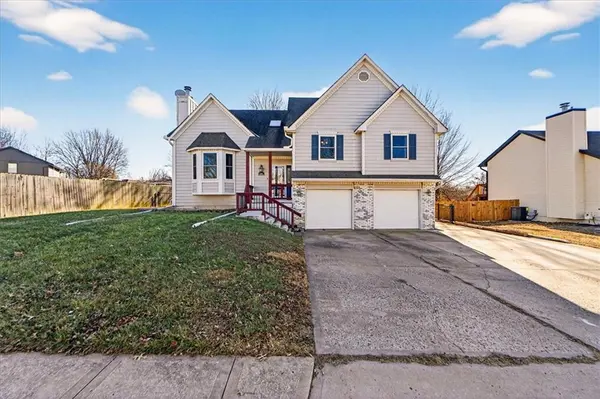 205 W Laredo TRL, Raymore, MO 64083