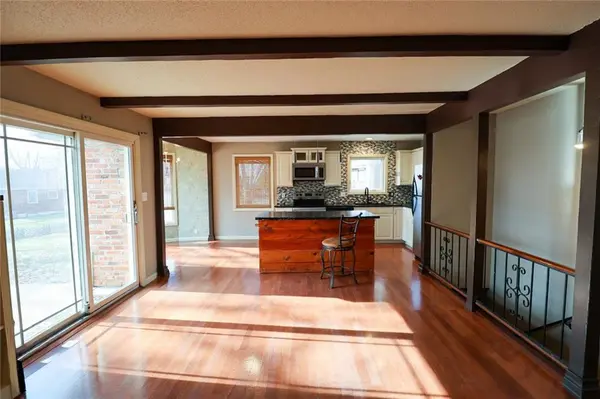 2912 NW Bedford CT, Blue Springs, MO 64015