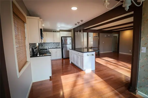 2912 NW Bedford CT, Blue Springs, MO 64015
