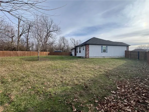 245 W Erin CT, Bolivar, MO 65613