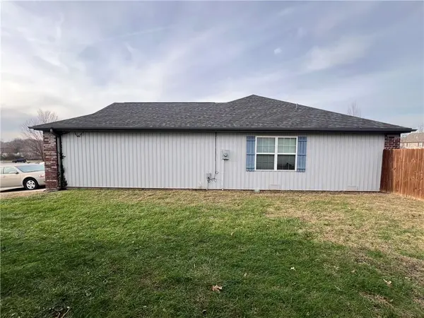 245 W Erin CT, Bolivar, MO 65613