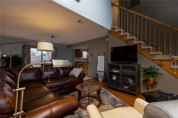 1836 Chickadee DR, Liberty, MO 64068