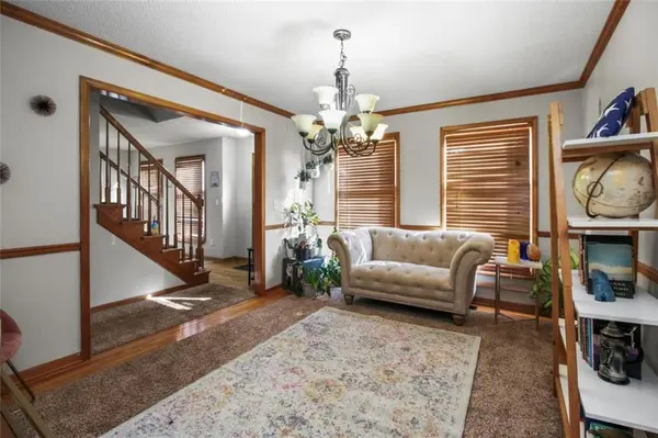 904 Paw Paw LN, Liberty, MO 64068