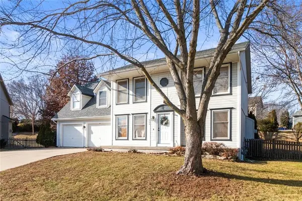 904 Paw Paw LN, Liberty, MO 64068