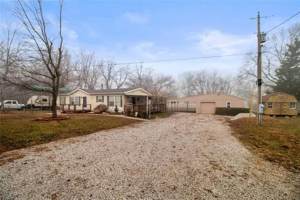 22304 S Buck DR, Peculiar, MO 64078