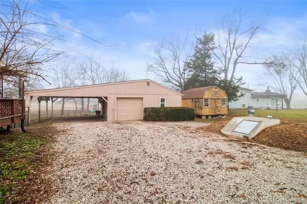 22304 S Buck DR, Peculiar, MO 64078