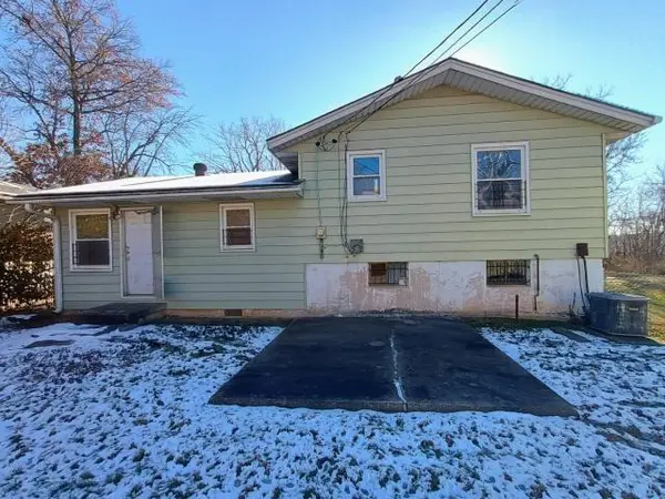 3912 E 47th TER, Kansas City, MO 64130