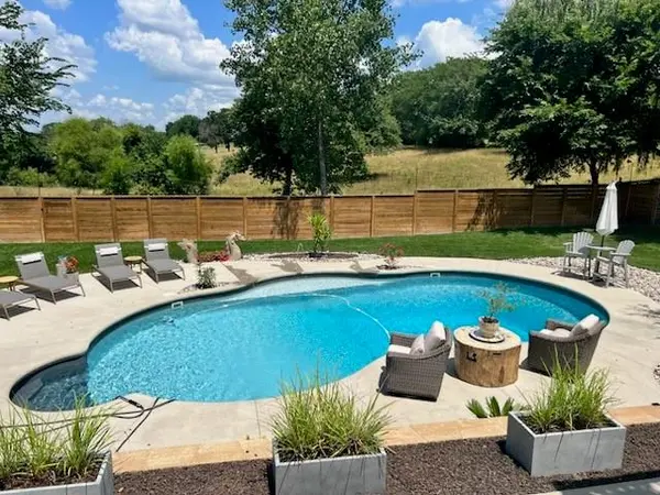 1409 SE Woodbine DR, Blue Springs, MO 64014