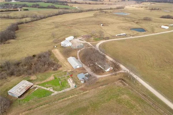64 SW 401st RD, Centerview, MO 64019
