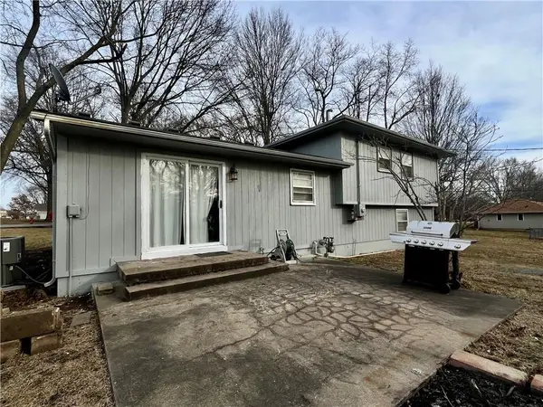 995 N Hurley ST, Peculiar, MO 64078