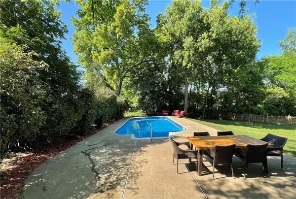 15434 Glenwood AVE, Overland Park, KS 66223
