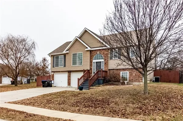 1206 Kimmy LN, Warrensburg, MO 64093
