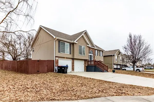 1206 Kimmy LN, Warrensburg, MO 64093