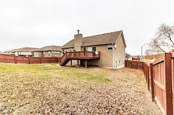 1206 Kimmy LN, Warrensburg, MO 64093
