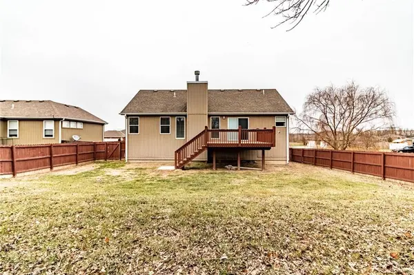 1206 Kimmy LN, Warrensburg, MO 64093