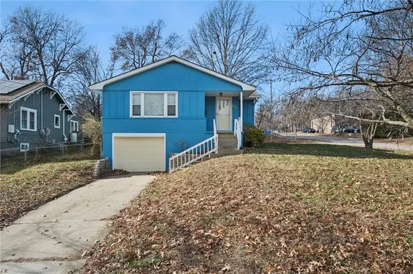 8500 ROBINSON ST, Overland Park, KS 66212