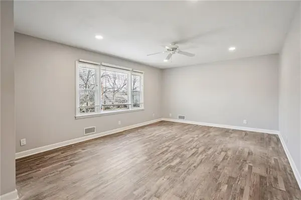 8500 ROBINSON ST, Overland Park, KS 66212
