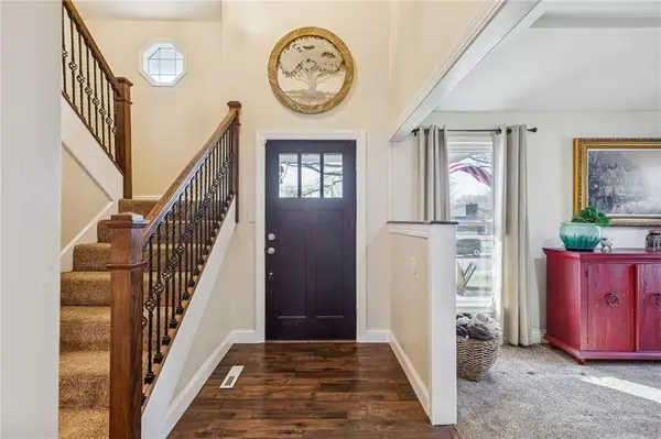 129 Crestview CT, Lansing, KS 66043