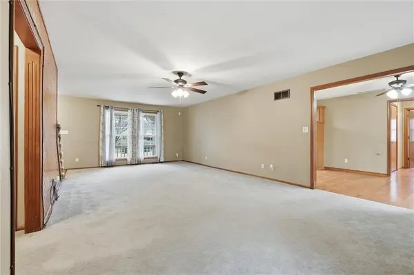 802 S Morgan DR, Peculiar, MO 64078