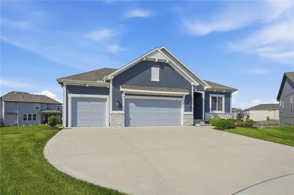 4420 SW Tanzanite CIR, Lee's Summit, MO 64082