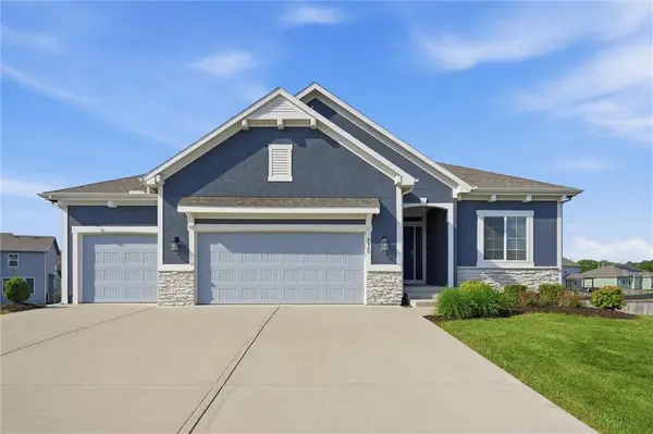 4420 SW Tanzanite CIR, Lee's Summit, MO 64082